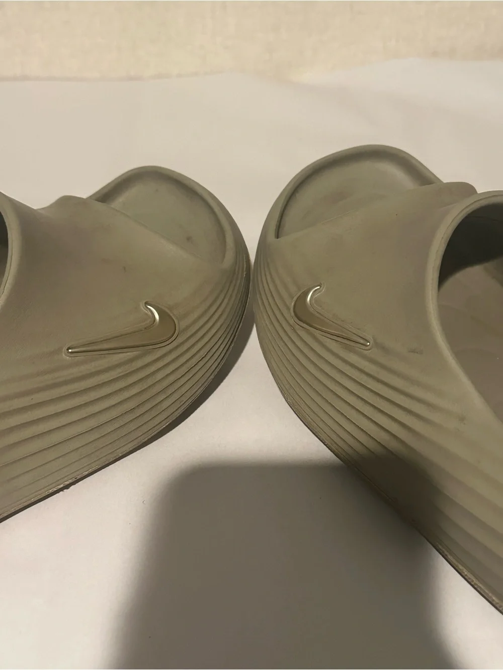 Nike Men’s 11 Beige React8 Rejuven8 Slip-On Slide Sandals